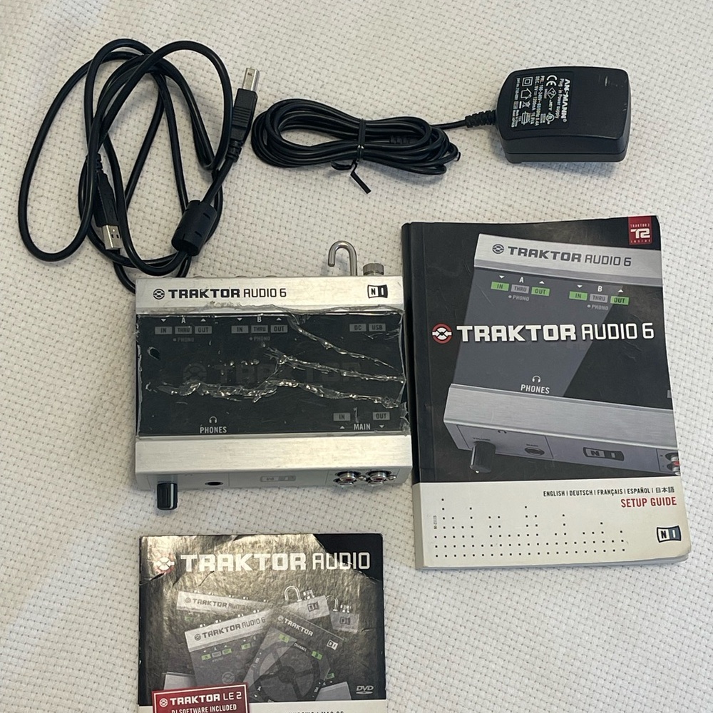 Native Instruments Traktor Audio 6 DJ Interface Set